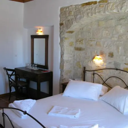 Captains Rock Chrisi Akti (Paros)