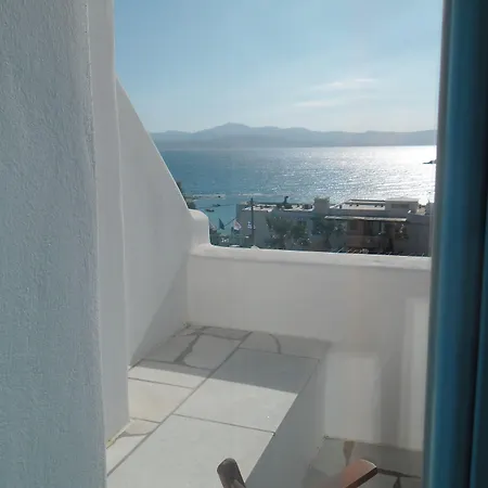 Captains Rock Chrisi Akti (Paros)