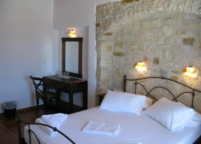 Captains Rock Chrisi Akti (Paros)